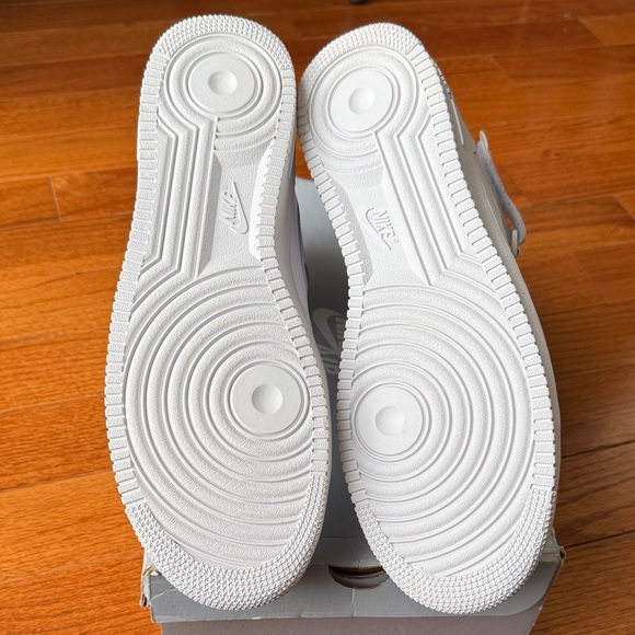 Nike Classic Air Force 1 Mid Top White High-Tops 2007 - Picture 12 of 13